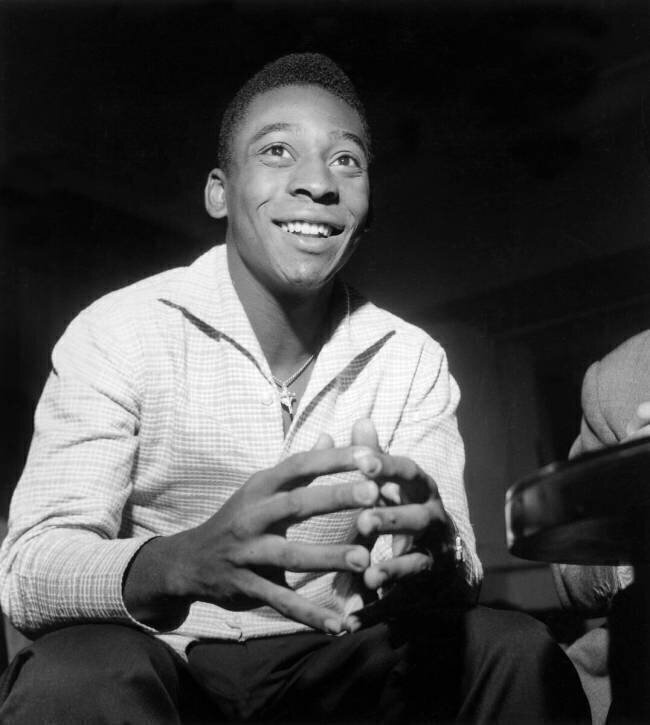 Le footballeur Pelé avant le tournoi de football à Paris le 7 juin anonyme