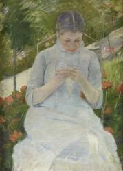 Jeune fille au jardin, dit aussi Femme cousant dans un jardin (Mary Cassatt) - Muzeo.com