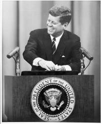 Le président John F. Kennedy en août 1962 (anonyme) - Muzeo.com