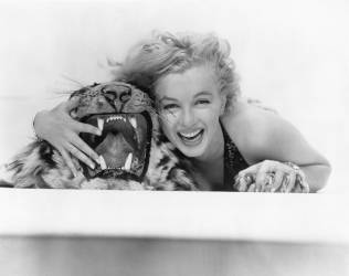 Marilyn Monroe / The Prince and the Dancer / 1957 σε σκηνοθεσία Laurence Olivier [Warner Bros. Εικόνες] (ανώνυμος) - muzeo.com