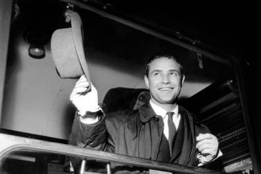 Marlon Brando le 22 novembre 1954 (Rue des Archives) - Muzeo.com