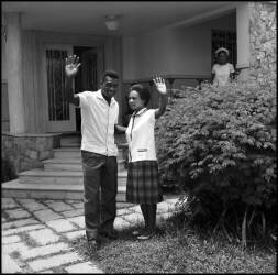 Pelé à la maison avec sa mère (anonyme) - Muzeo.com