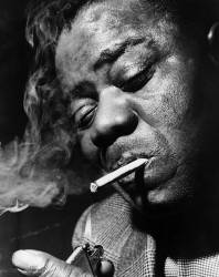 Trumpet Player and Singer Louis Armstrong in London for a recital before resting in his long island estate (keystone) - Muzeo.com