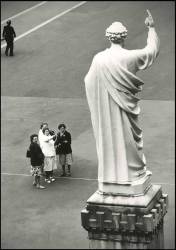 Lourdes (Pierre-Anthony Allard) - Muzeo.com