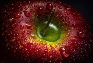 Red Apple (Aida Ianeva) - Muzeo.com