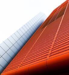 Red wall (Art Lionse) - Muzeo.com