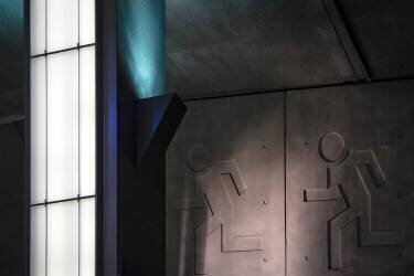 Running underground (Linda Wride) - Muzeo.com