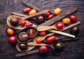 Spoons & tomatoes (Aleksandrova Karina) - Muzeo.com