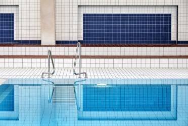 Swimming (Renate Reichert) - Muzeo.com