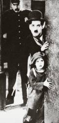 Charlie Chaplin et Jackie Coogan dans 