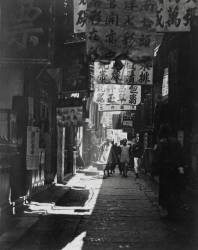 A rue de Shangai in China in 1906. (E. B. Gibbes) - Muzeo.com