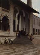 Porte de la mosquée de Yéni-Djami à Constantinople (Alberto Pasini) - Muzeo.com