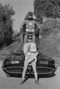 Batman, Robin et la Batmobile sur le plateau de la série télévisée 