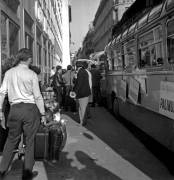 Départ en vacances en car pour la Sicile (Rue des Archives) - Muzeo.com