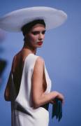 Défilé Cardin Haute Couture Printemps-Eté 1985 (Daniel Simon) - Muzeo.com